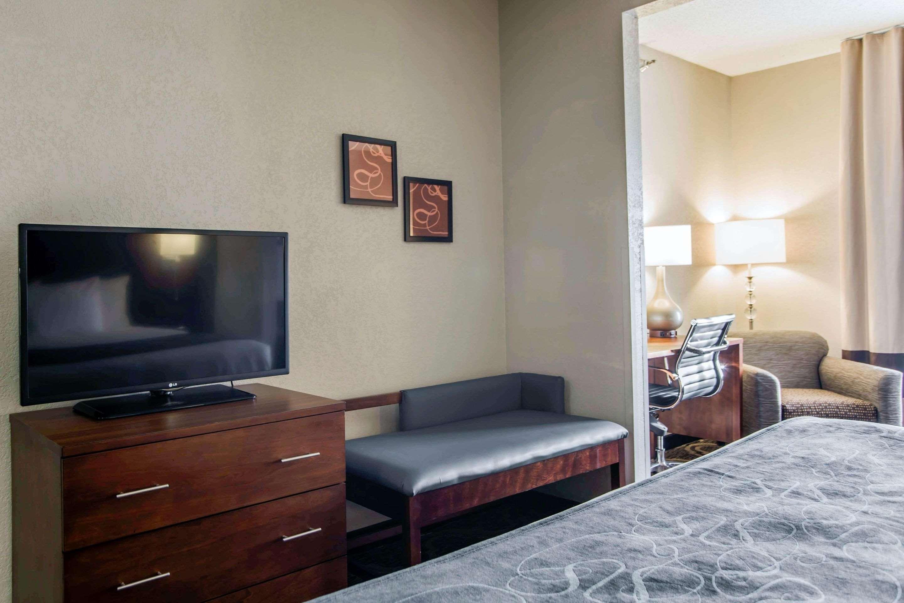 Comfort Suites Pineville - Ballantyne Area Exterior foto