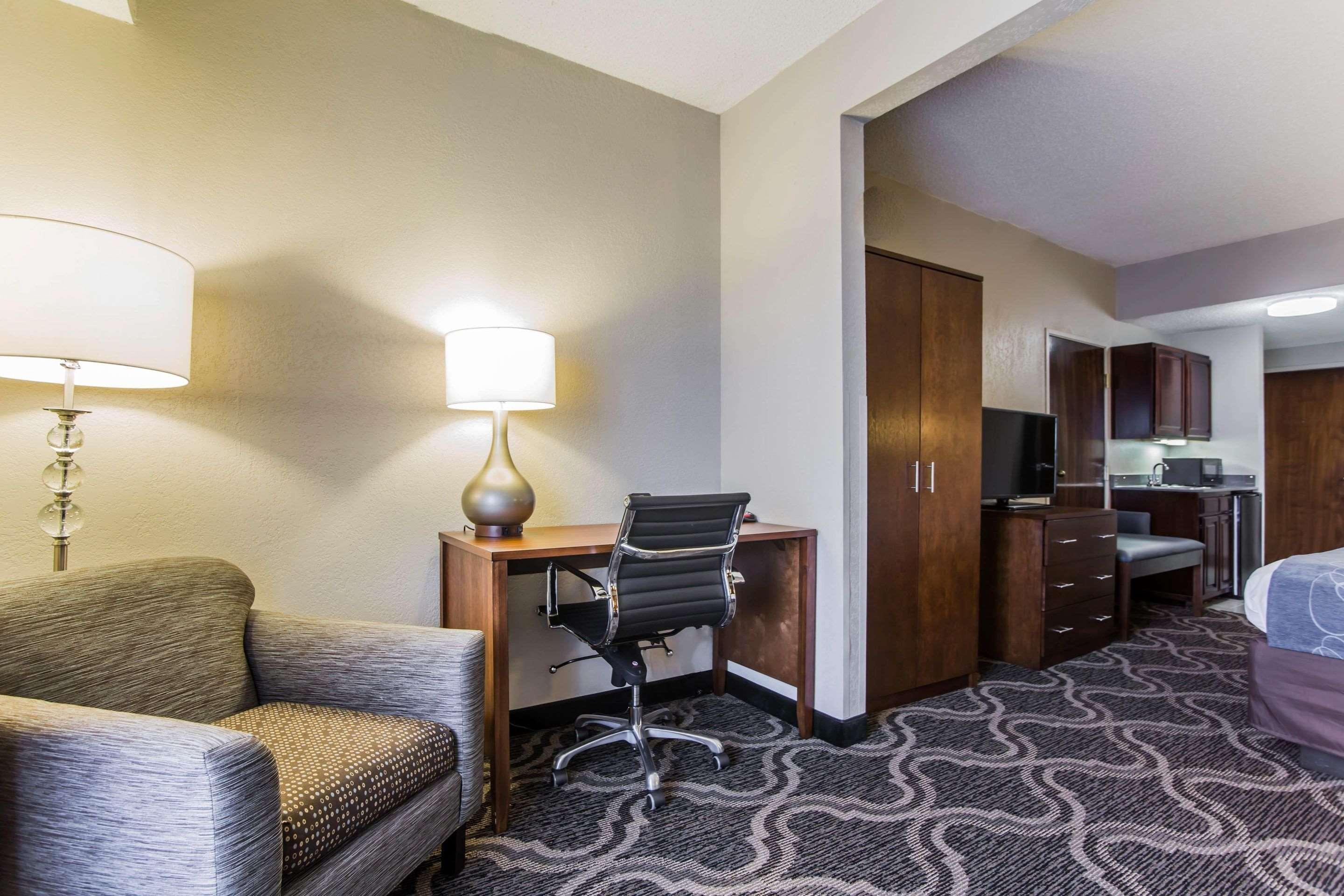 Comfort Suites Pineville - Ballantyne Area Exterior foto