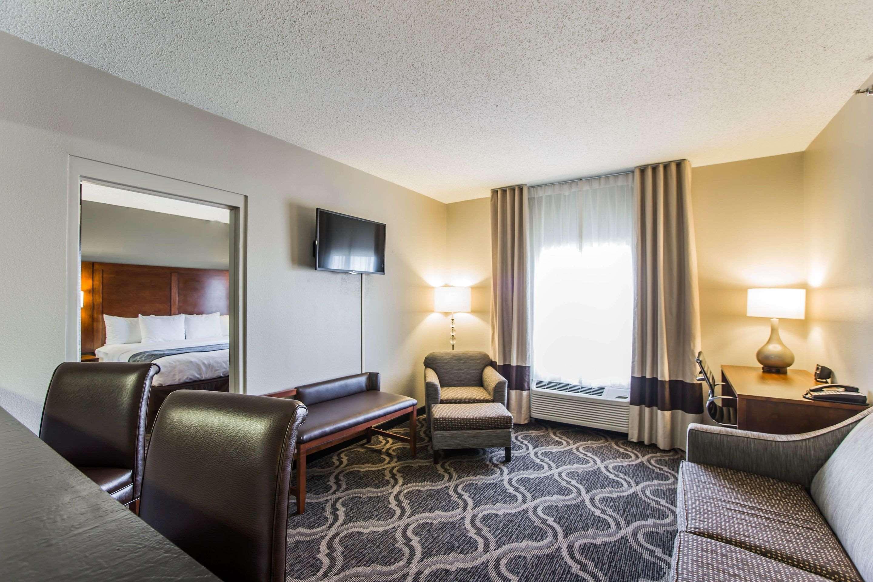 Comfort Suites Pineville - Ballantyne Area Exterior foto