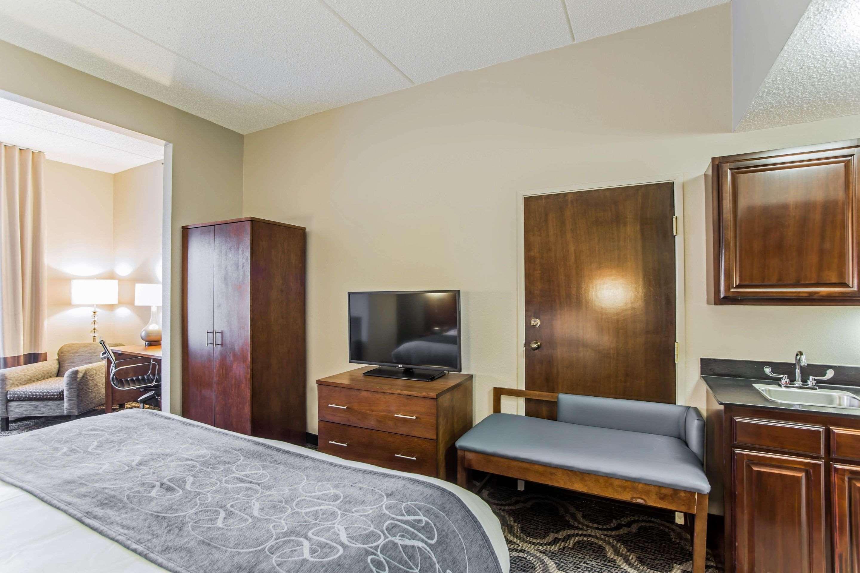 Comfort Suites Pineville - Ballantyne Area Exterior foto