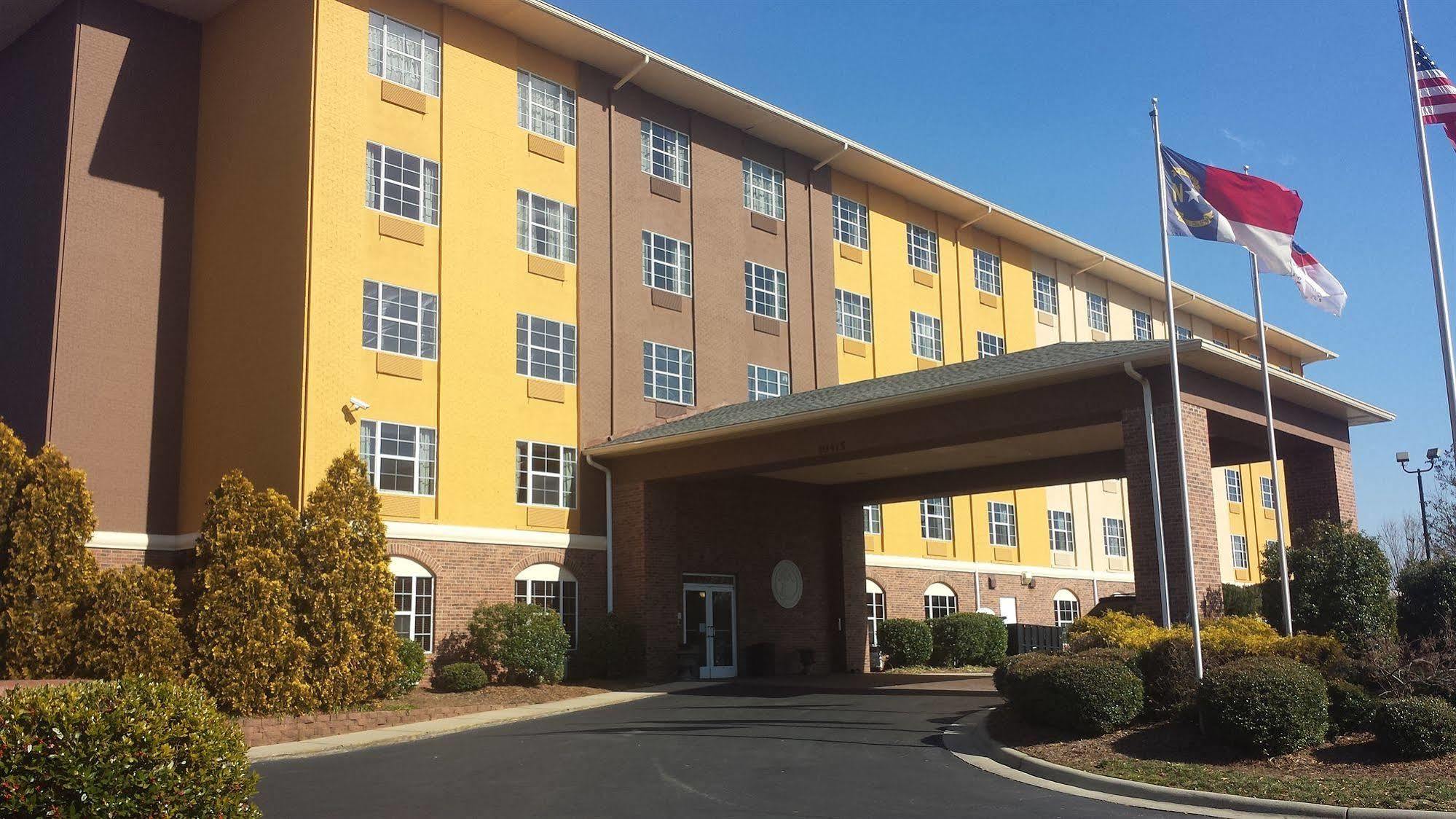 Comfort Suites Pineville - Ballantyne Area Exterior foto